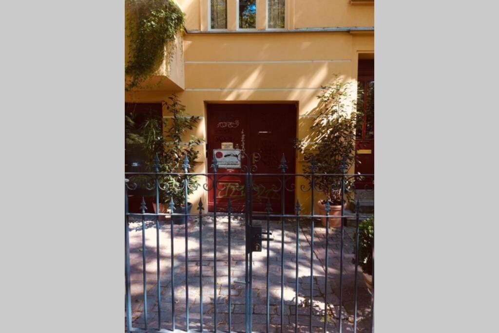 Beautiful Backyard Remise Apartment Berlin Exterior photo